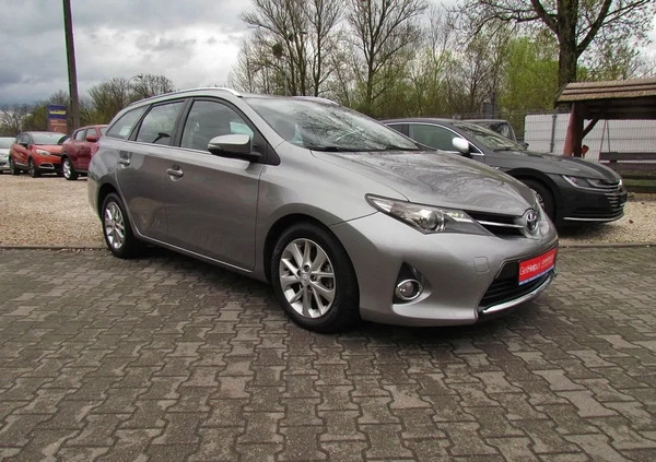 Toyota Auris cena 32400 przebieg: 207000, rok produkcji 2013 z Końskie małe 137